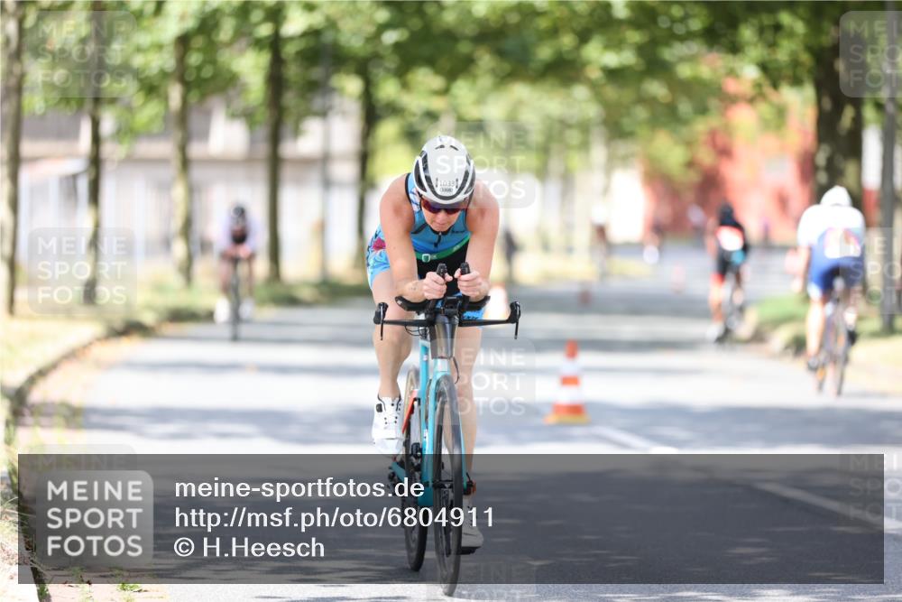 11.08.2024 - GEWOBA Citytriathlon Bremen H.Heesch http://msf.ph/oto/6804911 11.08.2024 12:19:32 Radfahren 873, 954, 956, 973, 974, 1033 meine-sportfotos.de