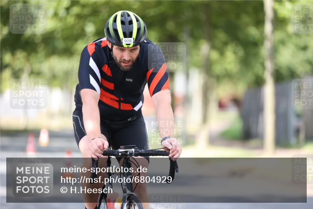 11.08.2024 - GEWOBA Citytriathlon Bremen H.Heesch http://msf.ph/oto/6804929 11.08.2024 12:09:58 Radfahren 908, 988 meine-sportfotos.de