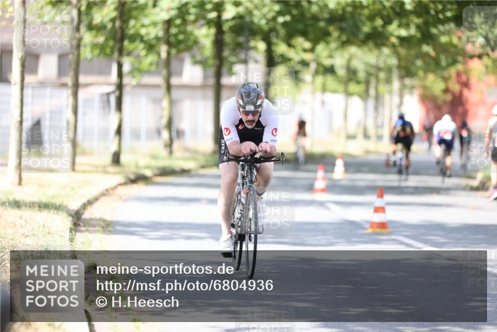 11.08.2024 - GEWOBA Citytriathlon Bremen H.Heesch http://msf.ph/oto/6804936 11.08.2024 12:19:35 Radfahren 873, 954, 956, 973, 974, 996, 1033 meine-sportfotos.de