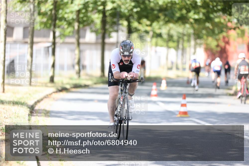 11.08.2024 - GEWOBA Citytriathlon Bremen H.Heesch http://msf.ph/oto/6804940 11.08.2024 12:19:35 Radfahren 873, 954, 956, 973, 974, 996, 1033 meine-sportfotos.de