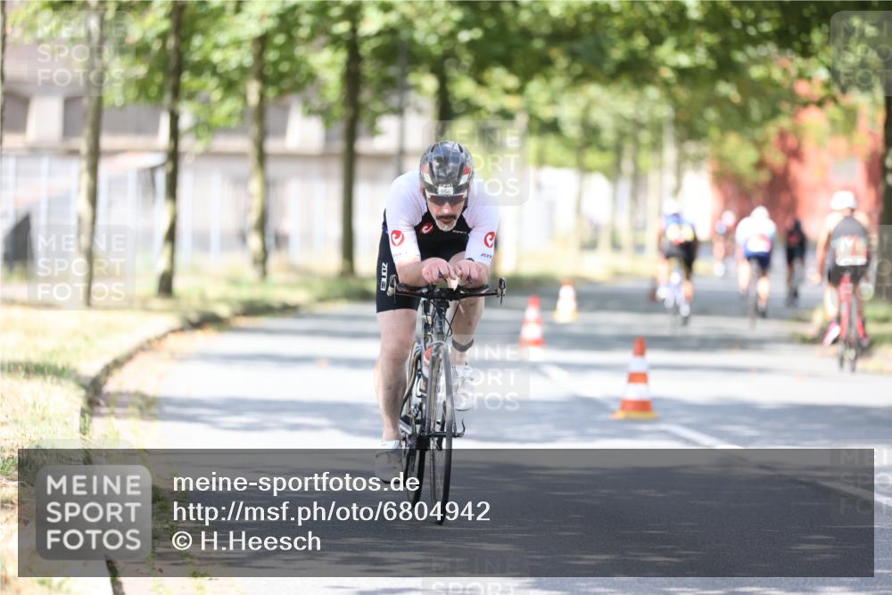 11.08.2024 - GEWOBA Citytriathlon Bremen H.Heesch http://msf.ph/oto/6804942 11.08.2024 12:19:36 Radfahren 873, 942, 956, 973, 974, 996, 1033 meine-sportfotos.de
