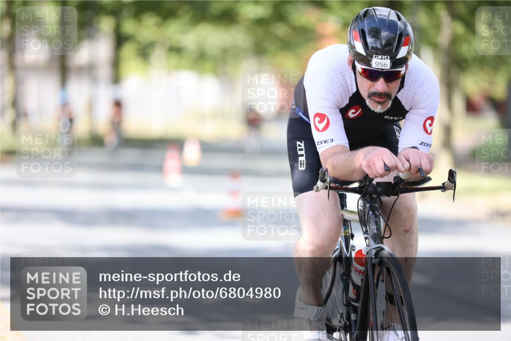 11.08.2024 - GEWOBA Citytriathlon Bremen H.Heesch http://msf.ph/oto/6804980 11.08.2024 12:19:36 Radfahren 873, 942, 956, 973, 974, 996, 1033 meine-sportfotos.de
