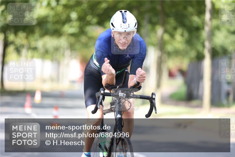 11.08.2024 - GEWOBA Citytriathlon Bremen H.Heesch http://msf.ph/oto/6804996 11.08.2024 12:10:21 Radfahren 804, 945, 953, 971 meine-sportfotos.de