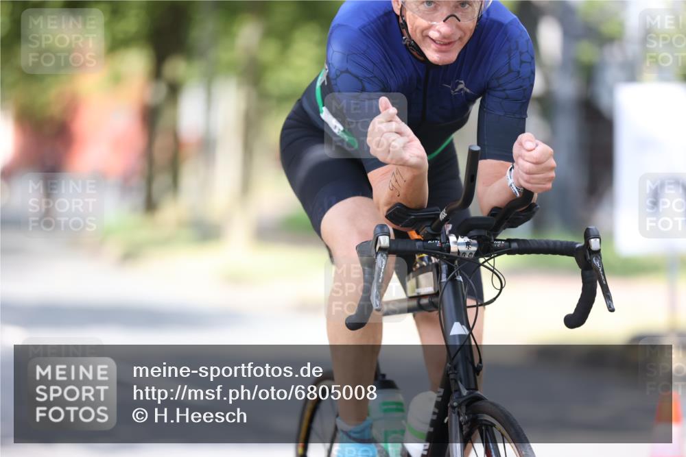 11.08.2024 - GEWOBA Citytriathlon Bremen H.Heesch http://msf.ph/oto/6805008 11.08.2024 12:10:22 Radfahren 804, 945, 953, 971 meine-sportfotos.de