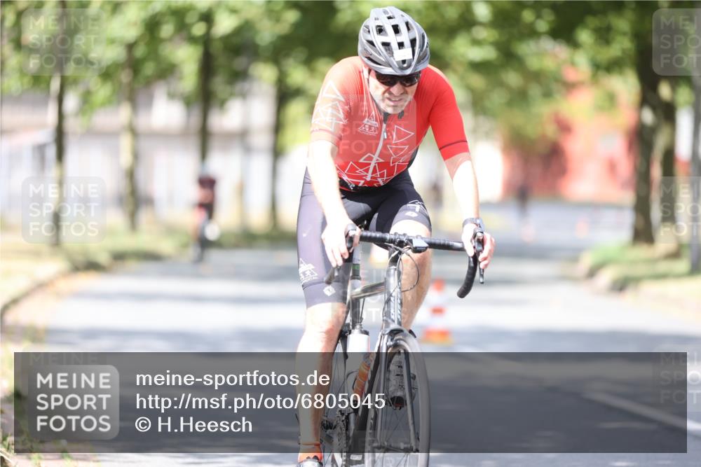 11.08.2024 - GEWOBA Citytriathlon Bremen H.Heesch http://msf.ph/oto/6805045 11.08.2024 12:10:27 Radfahren 745, 804, 878, 945, 971 meine-sportfotos.de