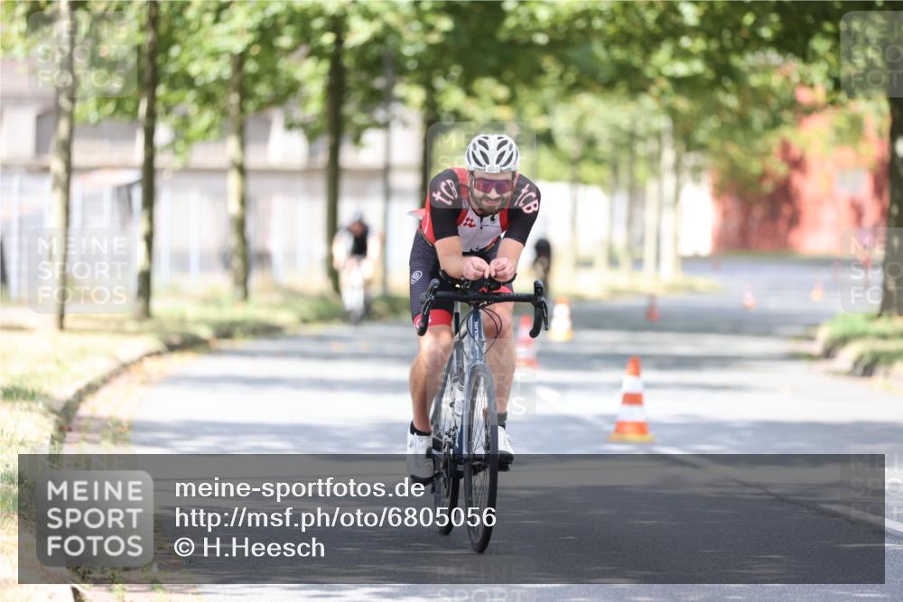 11.08.2024 - GEWOBA Citytriathlon Bremen H.Heesch http://msf.ph/oto/6805056 11.08.2024 12:10:32 Radfahren 745, 804, 878, 945, 971 meine-sportfotos.de