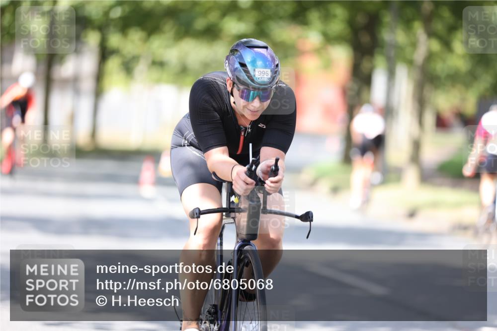 11.08.2024 - GEWOBA Citytriathlon Bremen H.Heesch http://msf.ph/oto/6805068 11.08.2024 12:19:46 Radfahren 906, 942, 956, 974, 996, 1040 meine-sportfotos.de
