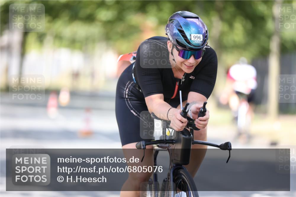 11.08.2024 - GEWOBA Citytriathlon Bremen H.Heesch http://msf.ph/oto/6805076 11.08.2024 12:19:47 Radfahren 845, 877, 906, 942, 956, 974, 996, 1040 meine-sportfotos.de