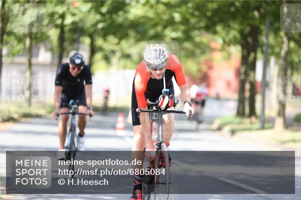 11.08.2024 - GEWOBA Citytriathlon Bremen H.Heesch http://msf.ph/oto/6805084 11.08.2024 12:19:50 Radfahren 783, 845, 877, 906, 942, 974, 996, 1040 meine-sportfotos.de