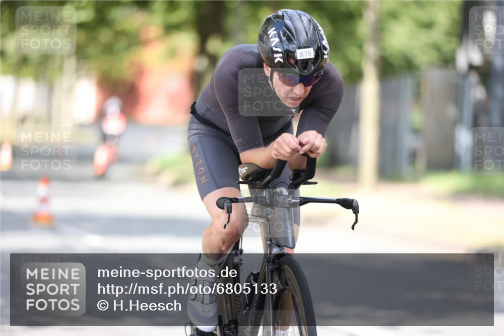 11.08.2024 - GEWOBA Citytriathlon Bremen H.Heesch http://msf.ph/oto/6805133 11.08.2024 12:10:38 Radfahren 745, 804, 878, 945 meine-sportfotos.de