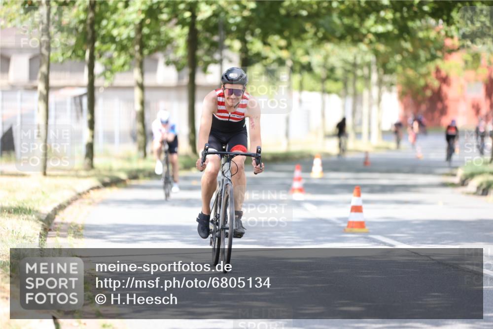 11.08.2024 - GEWOBA Citytriathlon Bremen H.Heesch http://msf.ph/oto/6805134 11.08.2024 12:10:53 Radfahren 824, 856, 876, 992, 1016 meine-sportfotos.de