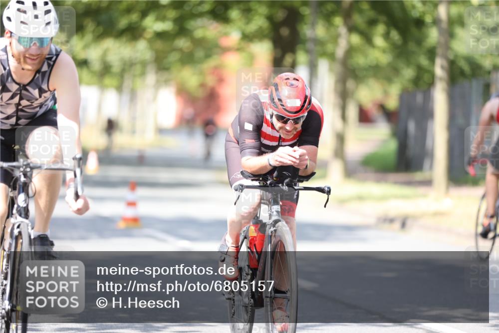 11.08.2024 - GEWOBA Citytriathlon Bremen H.Heesch http://msf.ph/oto/6805157 11.08.2024 12:19:55 Radfahren 783, 845, 877, 906, 926, 942, 996, 1040 meine-sportfotos.de