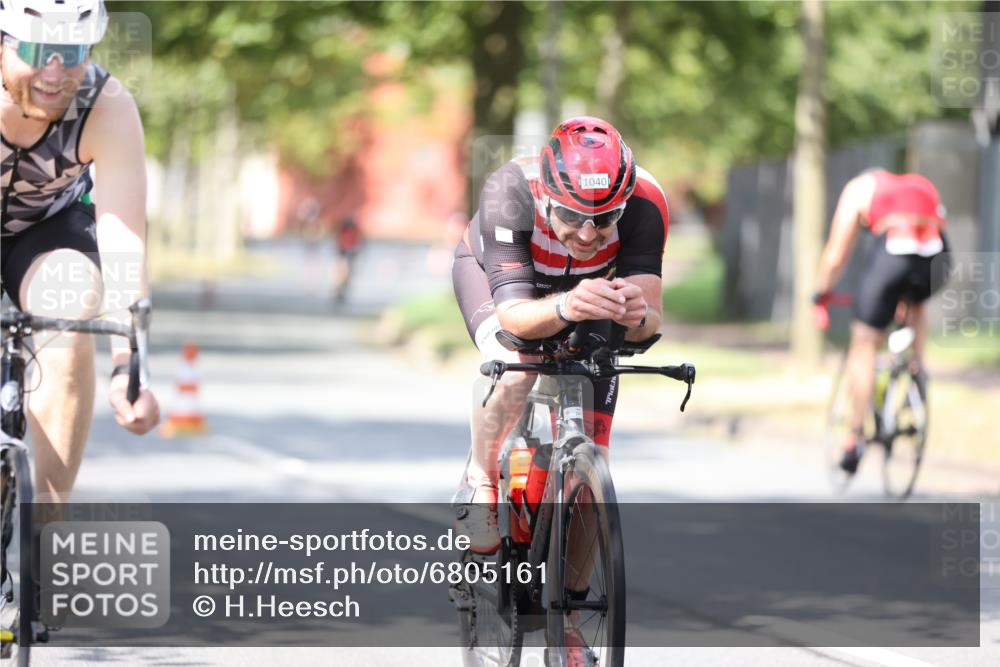 11.08.2024 - GEWOBA Citytriathlon Bremen H.Heesch http://msf.ph/oto/6805161 11.08.2024 12:19:56 Radfahren 783, 845, 877, 906, 911, 926, 942, 996, 1040 meine-sportfotos.de