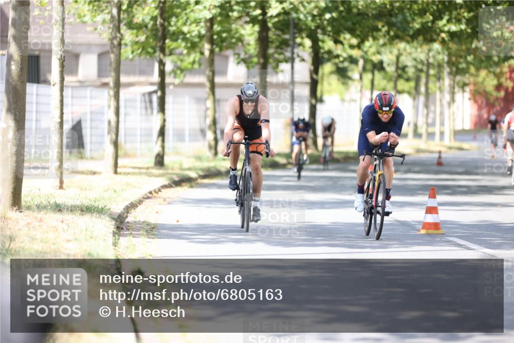 11.08.2024 - GEWOBA Citytriathlon Bremen H.Heesch http://msf.ph/oto/6805163 11.08.2024 12:19:58 Radfahren 770, 783, 845, 877, 906, 911, 926, 942, 996, 1040 meine-sportfotos.de