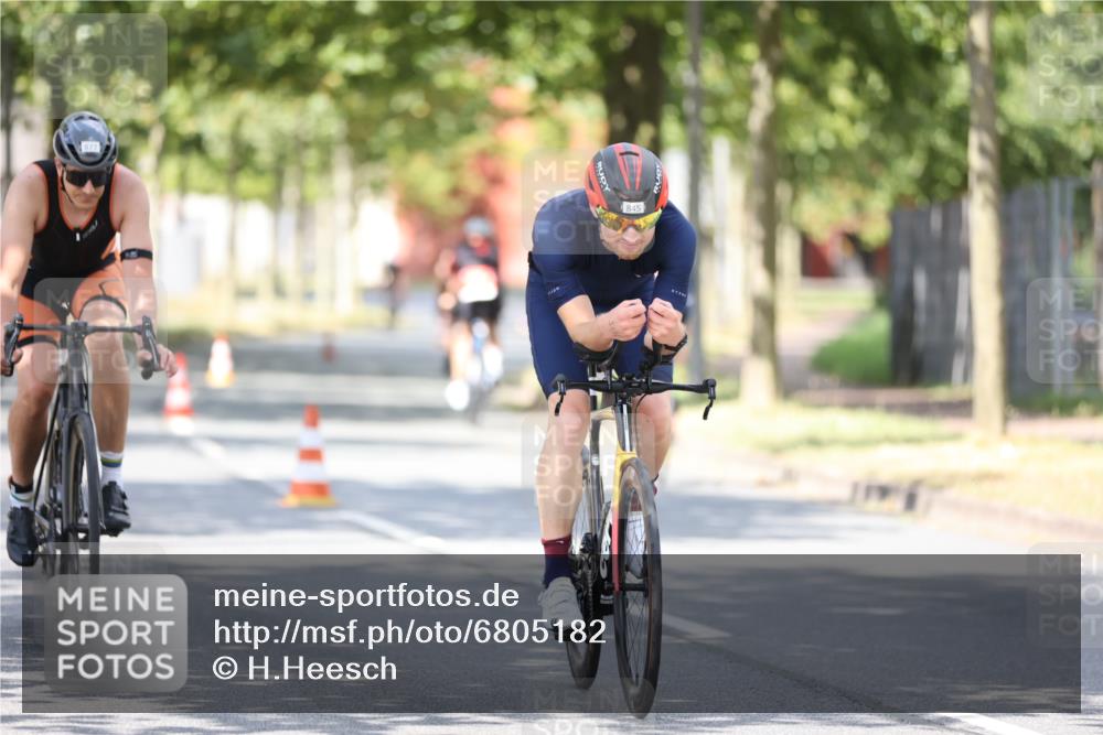 11.08.2024 - GEWOBA Citytriathlon Bremen H.Heesch http://msf.ph/oto/6805182 11.08.2024 12:19:59 Radfahren 770, 783, 845, 877, 906, 911, 926, 942, 1040 meine-sportfotos.de