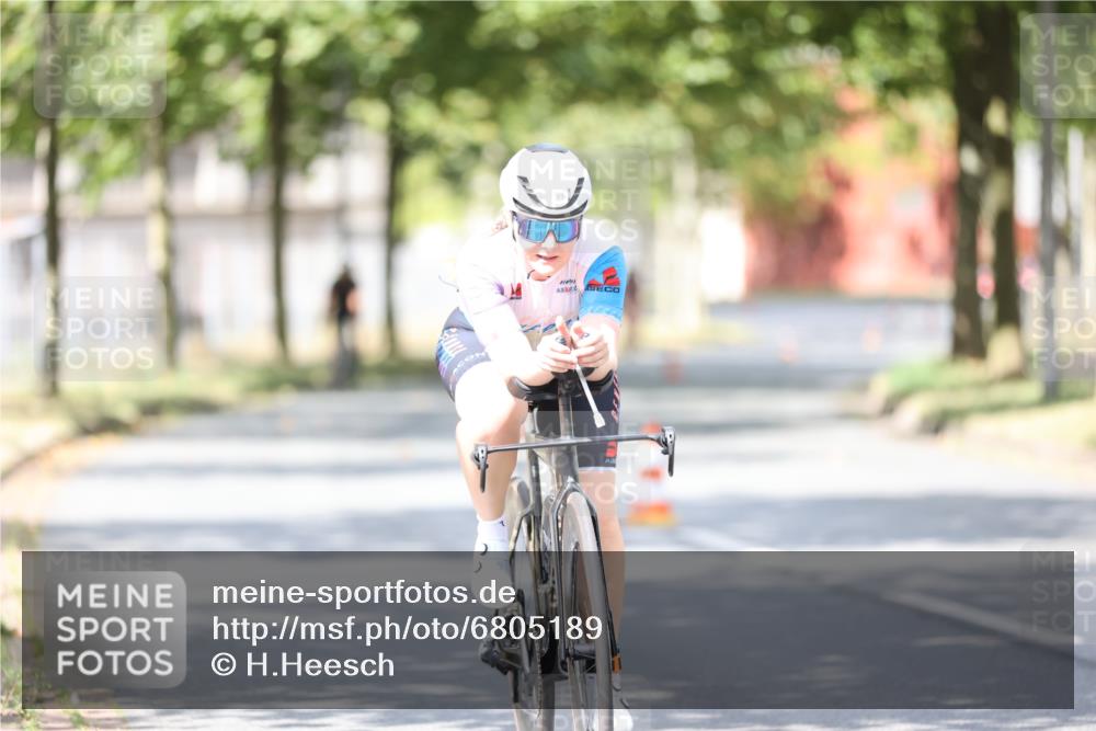 11.08.2024 - GEWOBA Citytriathlon Bremen H.Heesch http://msf.ph/oto/6805189 11.08.2024 12:10:57 Radfahren 824, 856, 876, 992, 1016 meine-sportfotos.de