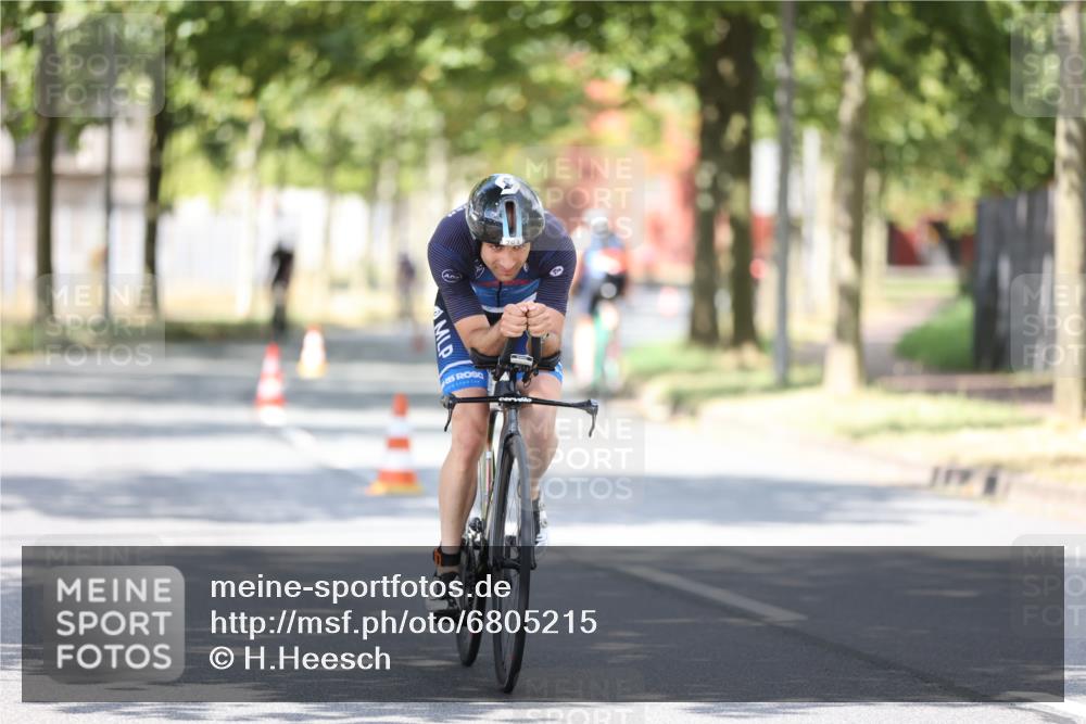 11.08.2024 - GEWOBA Citytriathlon Bremen H.Heesch http://msf.ph/oto/6805215 11.08.2024 12:20:01 Radfahren 770, 783, 845, 877, 906, 911, 926, 942, 1040 meine-sportfotos.de