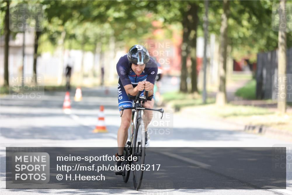 11.08.2024 - GEWOBA Citytriathlon Bremen H.Heesch http://msf.ph/oto/6805217 11.08.2024 12:20:02 Radfahren 770, 783, 845, 877, 906, 911, 926, 1040 meine-sportfotos.de