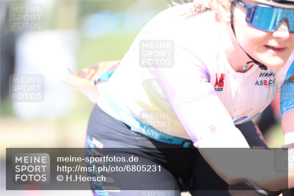 11.08.2024 - GEWOBA Citytriathlon Bremen H.Heesch http://msf.ph/oto/6805231 11.08.2024 12:10:58 Radfahren 824, 856, 876, 992, 1016 meine-sportfotos.de
