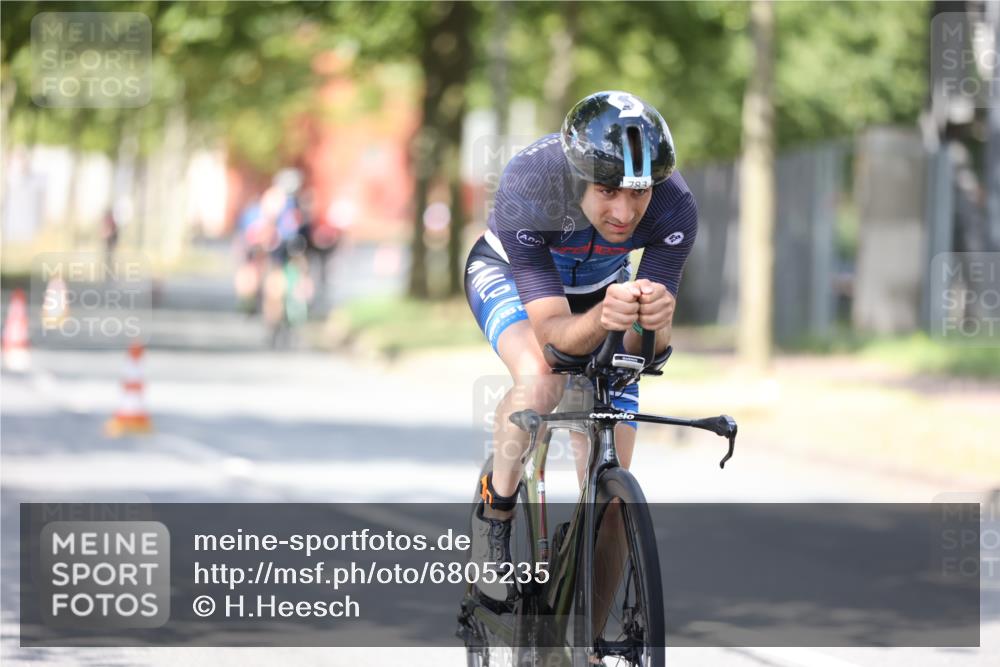 11.08.2024 - GEWOBA Citytriathlon Bremen H.Heesch http://msf.ph/oto/6805235 11.08.2024 12:20:02 Radfahren 770, 783, 845, 877, 906, 911, 926, 1040 meine-sportfotos.de