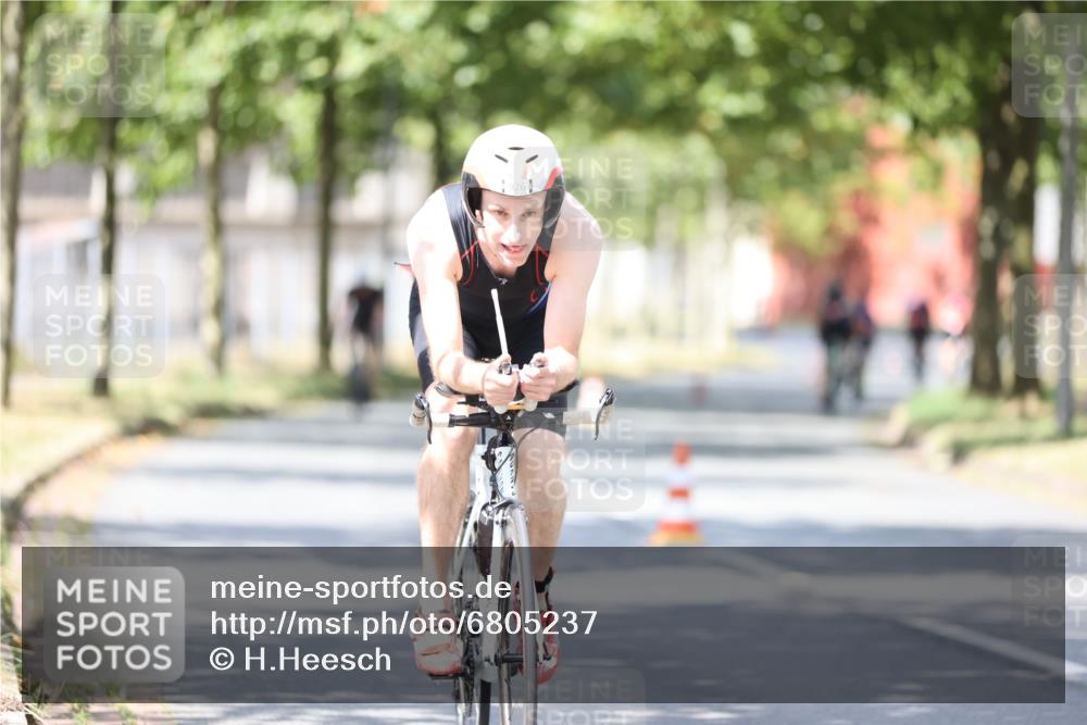 11.08.2024 - GEWOBA Citytriathlon Bremen H.Heesch http://msf.ph/oto/6805237 11.08.2024 12:20:04 Radfahren 770, 783, 845, 877, 903, 911, 926, 1040 meine-sportfotos.de