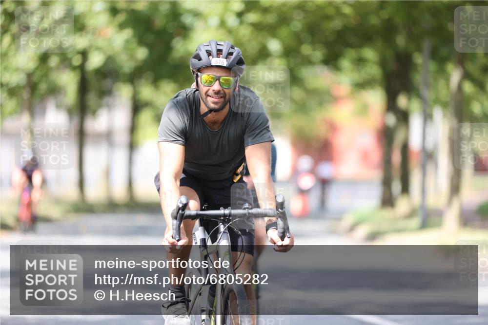 11.08.2024 - GEWOBA Citytriathlon Bremen H.Heesch http://msf.ph/oto/6805282 11.08.2024 12:11:03 Radfahren 824, 856, 876, 992, 1016 meine-sportfotos.de
