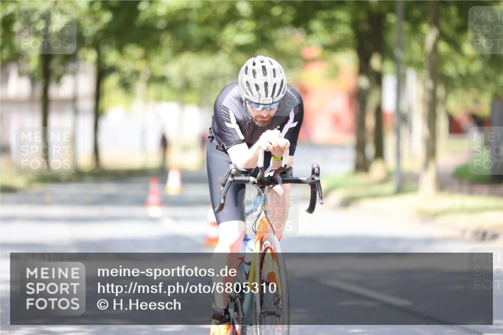 11.08.2024 - GEWOBA Citytriathlon Bremen H.Heesch http://msf.ph/oto/6805310 11.08.2024 12:11:25 Radfahren 891, 987, 1003, 1005, 1034 meine-sportfotos.de