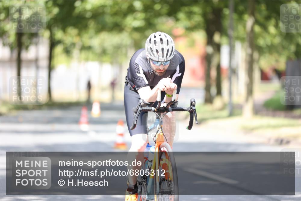 11.08.2024 - GEWOBA Citytriathlon Bremen H.Heesch http://msf.ph/oto/6805312 11.08.2024 12:11:25 Radfahren 891, 987, 1003, 1005, 1034 meine-sportfotos.de