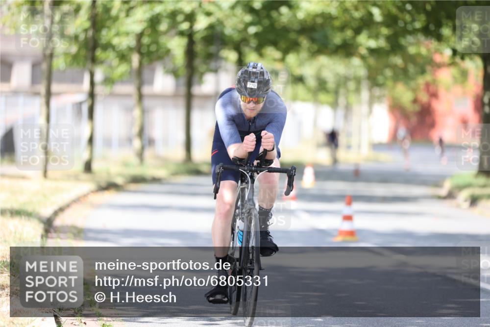 11.08.2024 - GEWOBA Citytriathlon Bremen H.Heesch http://msf.ph/oto/6805331 11.08.2024 12:20:10 Radfahren 770, 783, 836, 845, 877, 903, 911, 926, 995, 1029 meine-sportfotos.de