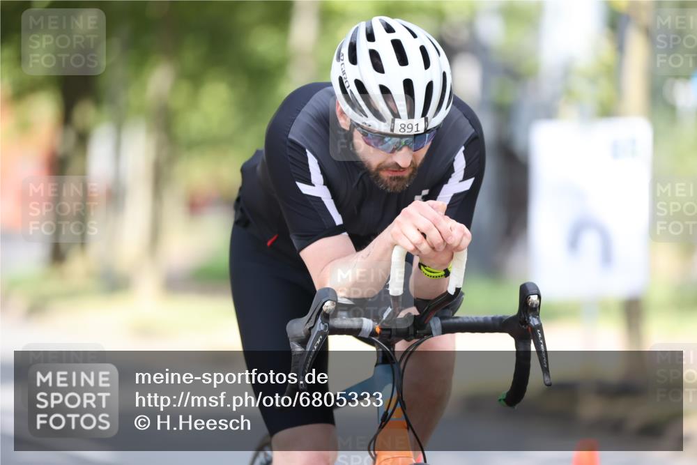11.08.2024 - GEWOBA Citytriathlon Bremen H.Heesch http://msf.ph/oto/6805333 11.08.2024 12:11:26 Radfahren 891, 987, 1003, 1005, 1034 meine-sportfotos.de