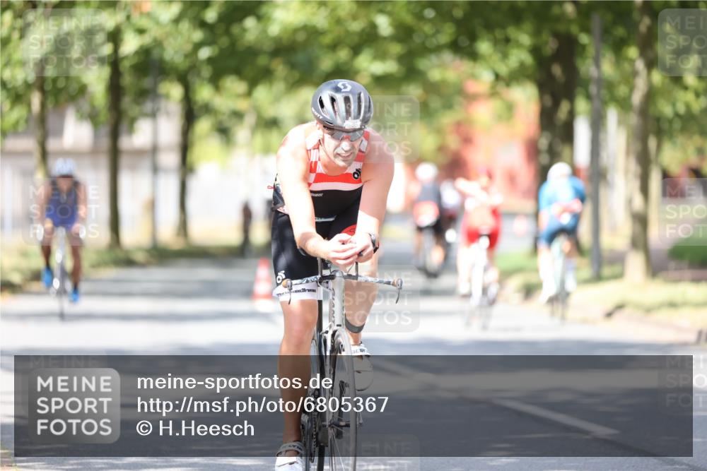 11.08.2024 - GEWOBA Citytriathlon Bremen H.Heesch http://msf.ph/oto/6805367 11.08.2024 12:20:16 Radfahren 770, 836, 890, 903, 911, 926, 995, 1029 meine-sportfotos.de