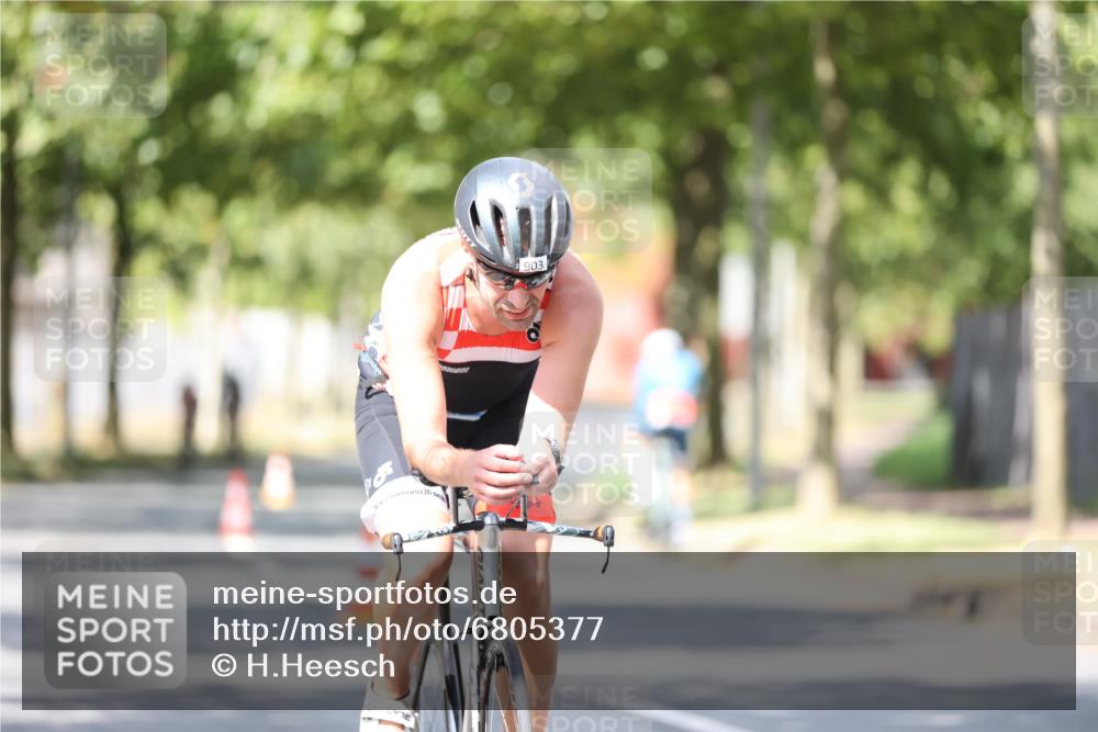 11.08.2024 - GEWOBA Citytriathlon Bremen H.Heesch http://msf.ph/oto/6805377 11.08.2024 12:20:16 Radfahren 770, 836, 890, 903, 911, 926, 995, 1029 meine-sportfotos.de