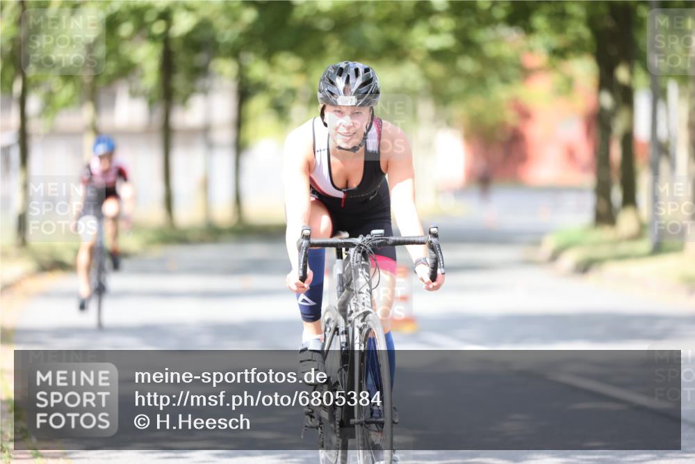 11.08.2024 - GEWOBA Citytriathlon Bremen H.Heesch http://msf.ph/oto/6805384 11.08.2024 12:11:36 Radfahren 898, 987, 1003, 1005, 1034 meine-sportfotos.de