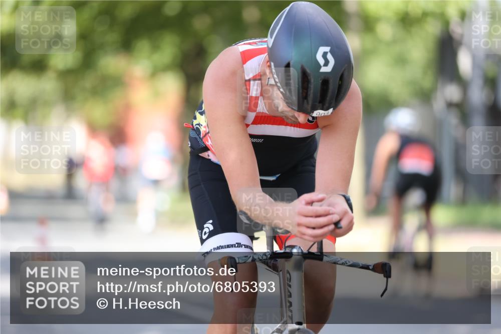11.08.2024 - GEWOBA Citytriathlon Bremen H.Heesch http://msf.ph/oto/6805393 11.08.2024 12:20:17 Radfahren 770, 836, 890, 903, 911, 995, 1029 meine-sportfotos.de