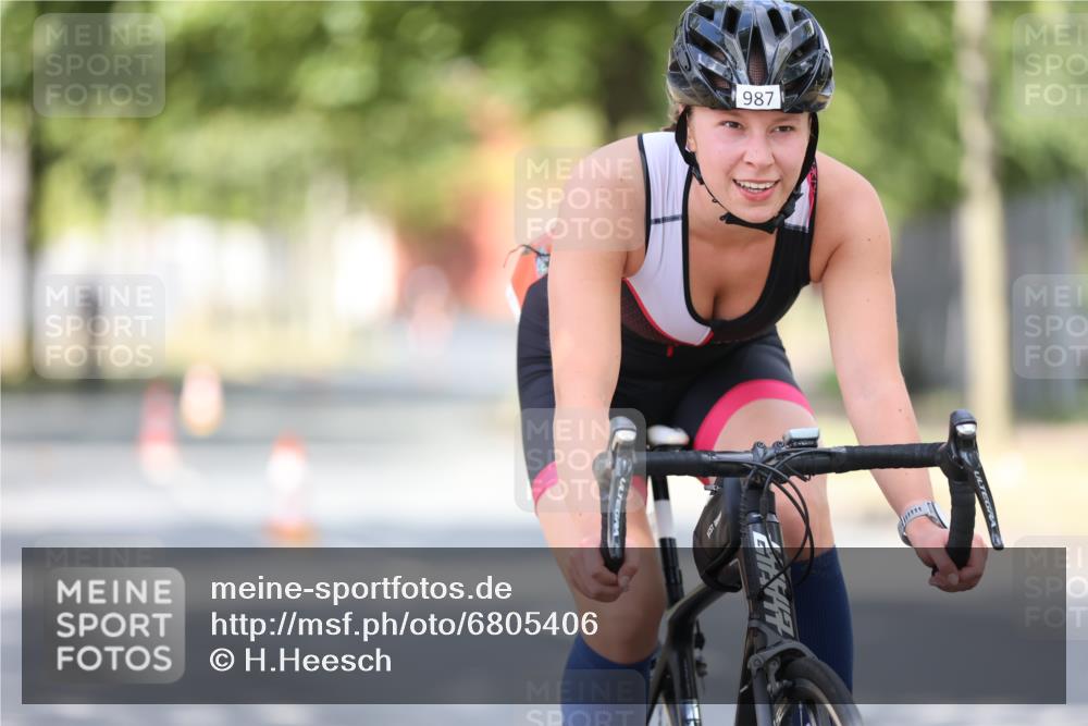 11.08.2024 - GEWOBA Citytriathlon Bremen H.Heesch http://msf.ph/oto/6805406 11.08.2024 12:11:37 Radfahren 898, 987, 1003, 1005, 1017, 1034 meine-sportfotos.de