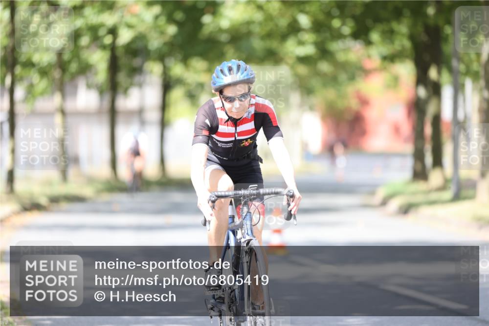 11.08.2024 - GEWOBA Citytriathlon Bremen H.Heesch http://msf.ph/oto/6805419 11.08.2024 12:11:38 Radfahren 823, 898, 987, 1003, 1005, 1017, 1034 meine-sportfotos.de