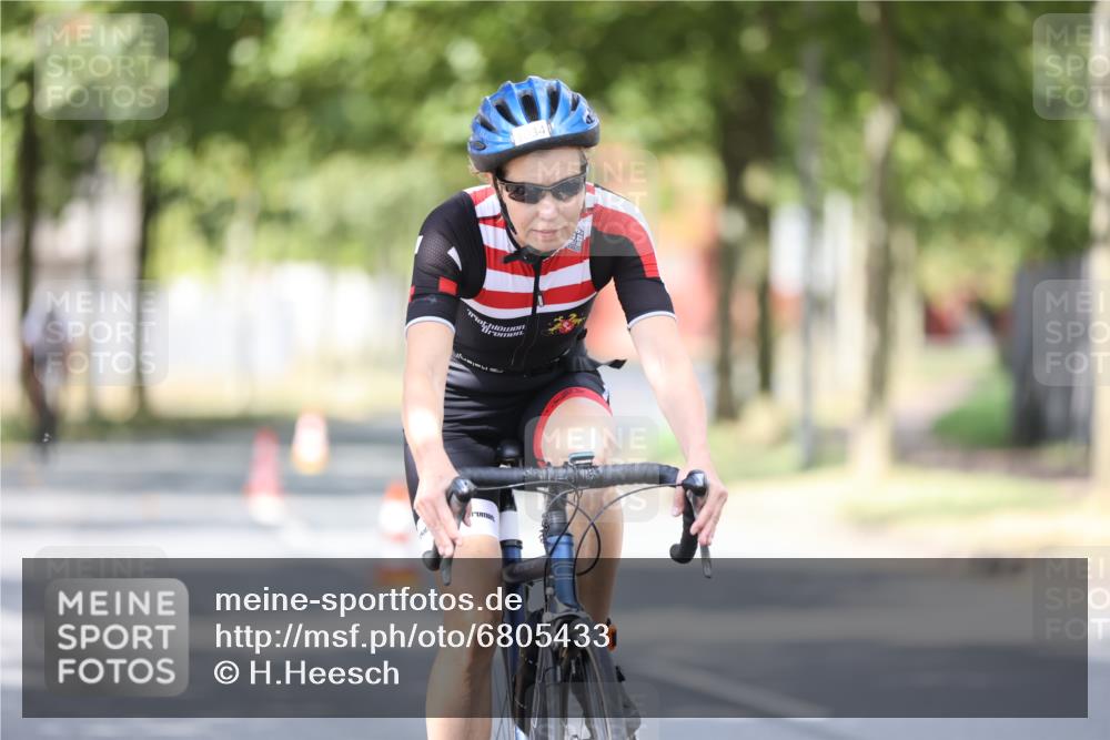 11.08.2024 - GEWOBA Citytriathlon Bremen H.Heesch http://msf.ph/oto/6805433 11.08.2024 12:11:39 Radfahren 823, 898, 987, 1003, 1005, 1017, 1034 meine-sportfotos.de