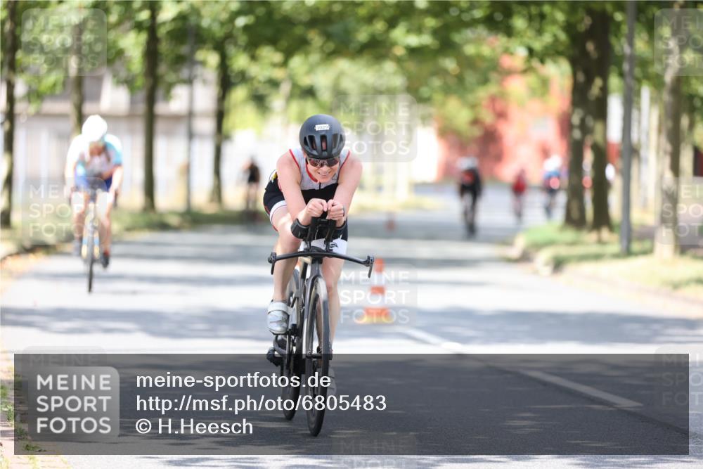 11.08.2024 - GEWOBA Citytriathlon Bremen H.Heesch http://msf.ph/oto/6805483 11.08.2024 12:20:22 Radfahren 770, 836, 890, 903, 927, 995, 1029 meine-sportfotos.de