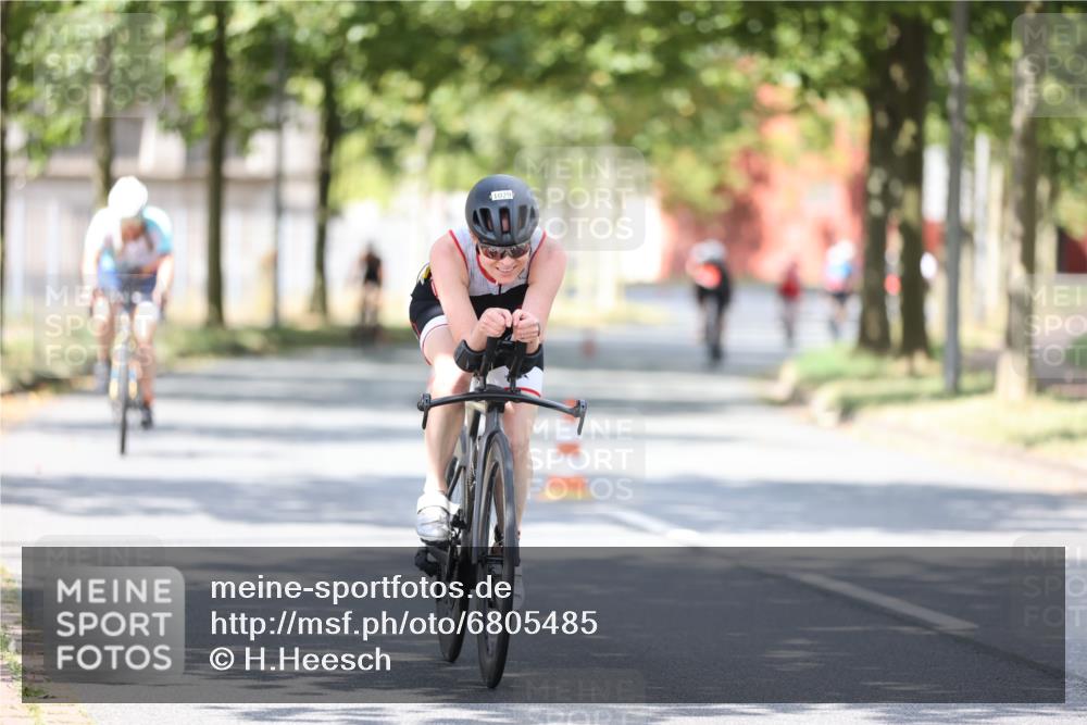 11.08.2024 - GEWOBA Citytriathlon Bremen H.Heesch http://msf.ph/oto/6805485 11.08.2024 12:20:23 Radfahren 759, 770, 836, 890, 903, 927, 995, 1029 meine-sportfotos.de