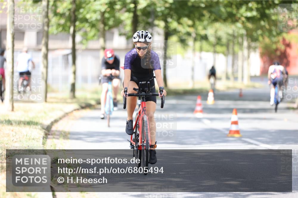 11.08.2024 - GEWOBA Citytriathlon Bremen H.Heesch http://msf.ph/oto/6805494 11.08.2024 12:11:50 Radfahren 781, 823, 898, 1017, 1038 meine-sportfotos.de