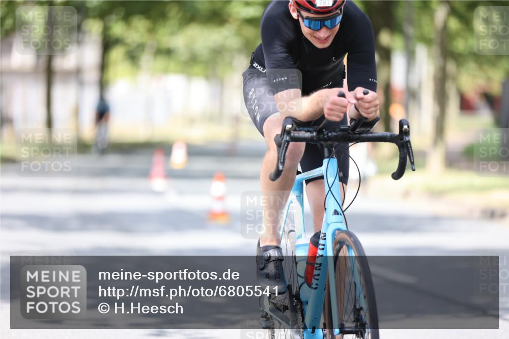 11.08.2024 - GEWOBA Citytriathlon Bremen H.Heesch http://msf.ph/oto/6805541 11.08.2024 12:11:52 Radfahren 781, 823, 898, 1017, 1038 meine-sportfotos.de