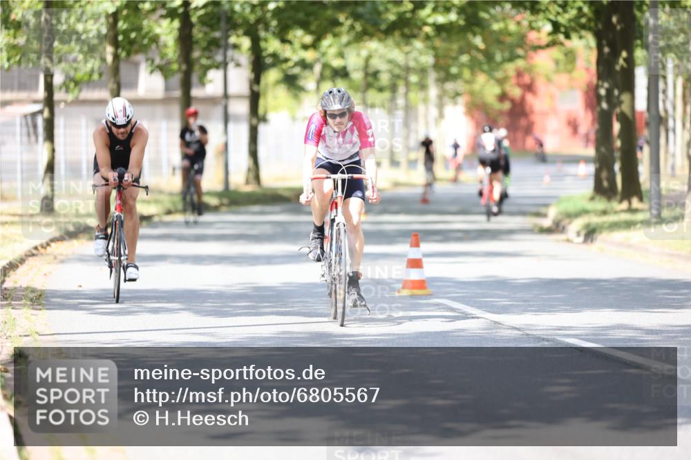 11.08.2024 - GEWOBA Citytriathlon Bremen H.Heesch http://msf.ph/oto/6805567 11.08.2024 12:20:35 Radfahren 759, 806, 826, 843, 853, 890, 927, 1029 meine-sportfotos.de