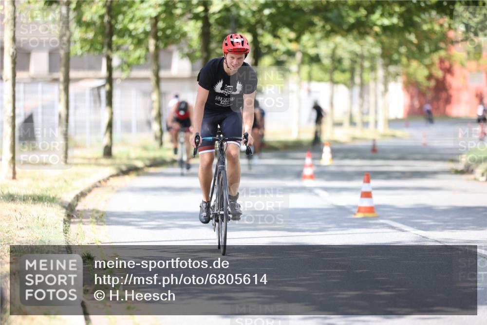 11.08.2024 - GEWOBA Citytriathlon Bremen H.Heesch http://msf.ph/oto/6805614 11.08.2024 12:20:39 Radfahren 759, 806, 826, 843, 853, 927 meine-sportfotos.de