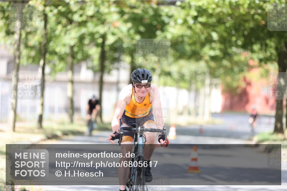 11.08.2024 - GEWOBA Citytriathlon Bremen H.Heesch http://msf.ph/oto/6805617 11.08.2024 12:12:29 Radfahren 749, 960, 961 meine-sportfotos.de