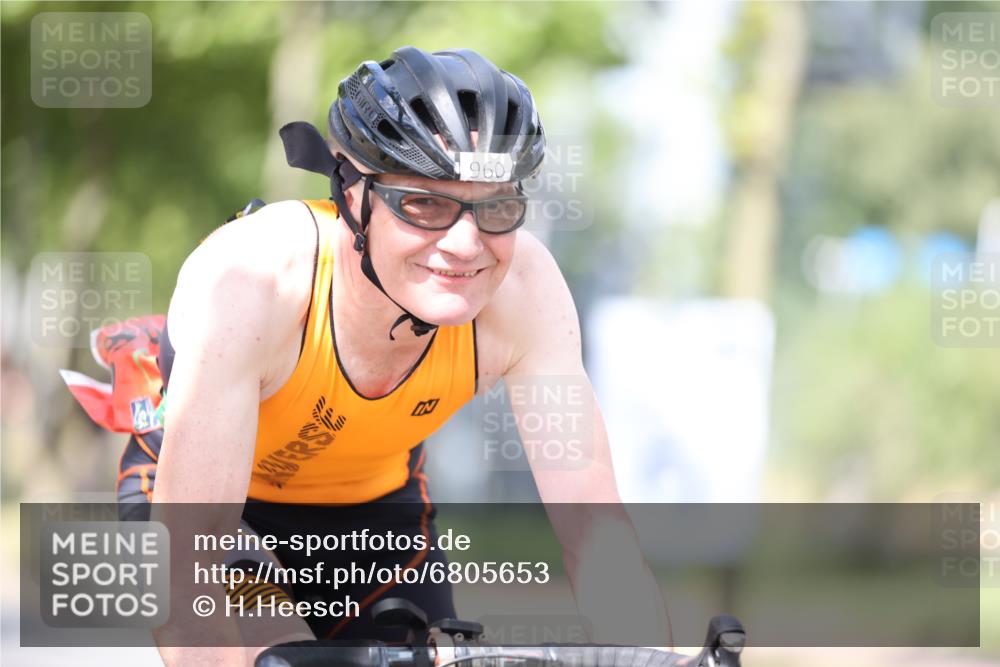 11.08.2024 - GEWOBA Citytriathlon Bremen H.Heesch http://msf.ph/oto/6805653 11.08.2024 12:12:30 Radfahren 749, 960, 961 meine-sportfotos.de