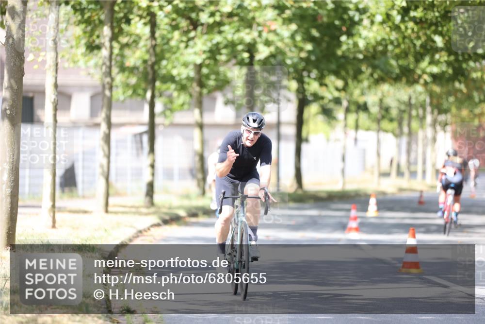 11.08.2024 - GEWOBA Citytriathlon Bremen H.Heesch http://msf.ph/oto/6805655 11.08.2024 12:12:32 Radfahren 749, 857, 960, 961, 993 meine-sportfotos.de