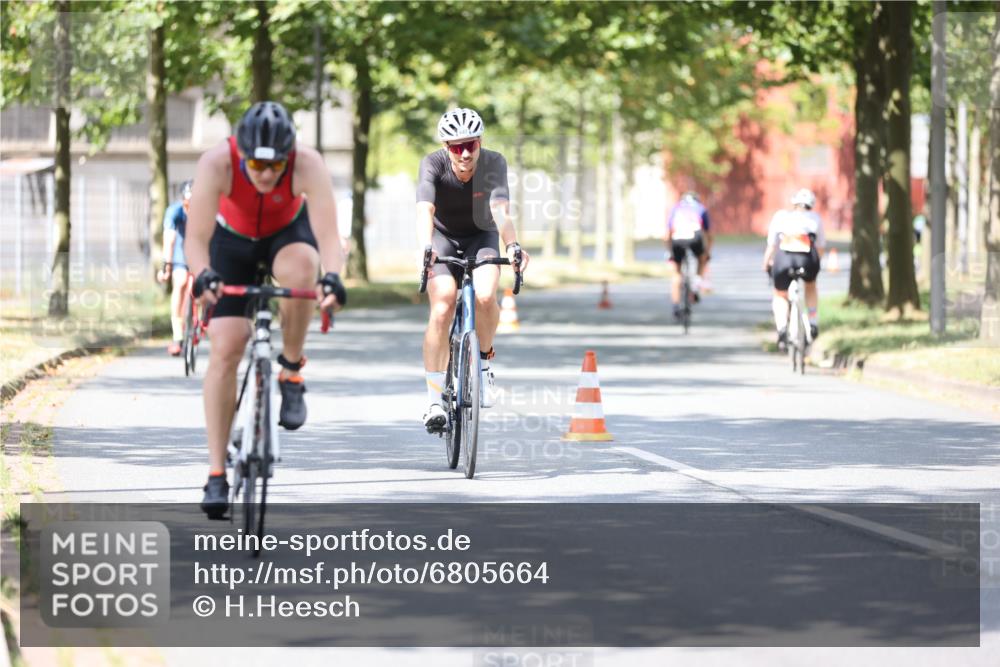 11.08.2024 - GEWOBA Citytriathlon Bremen H.Heesch http://msf.ph/oto/6805664 11.08.2024 12:20:42 Radfahren 759, 806, 826, 843, 853, 927 meine-sportfotos.de