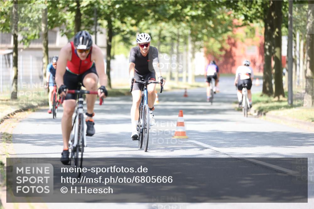 11.08.2024 - GEWOBA Citytriathlon Bremen H.Heesch http://msf.ph/oto/6805666 11.08.2024 12:20:43 Radfahren 759, 806, 826, 843, 853, 927 meine-sportfotos.de