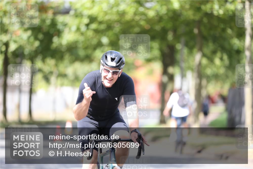11.08.2024 - GEWOBA Citytriathlon Bremen H.Heesch http://msf.ph/oto/6805699 11.08.2024 12:12:33 Radfahren 749, 857, 960, 961, 993 meine-sportfotos.de