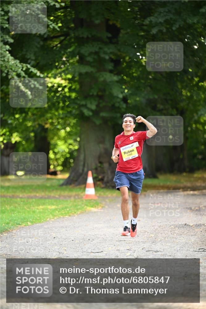 25.08.2024 - 20. Blankeneser Heldenlauf Dr. Thomas Lammeyer http://msf.ph/oto/6805847 25.08.2024 10:07:06 Laufen 6389 meine-sportfotos.de